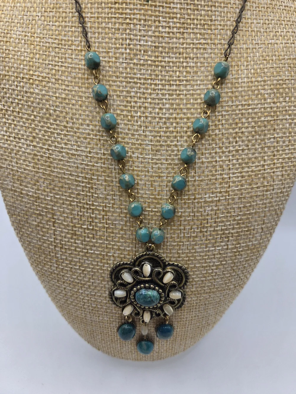 1530. Vintage Copper Tone Turquoise And Pearl Flower Necklace
